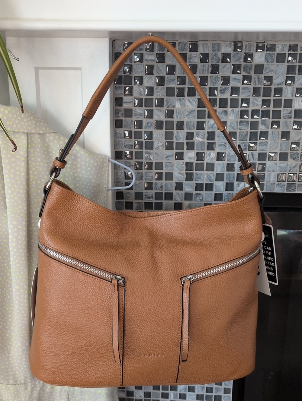 NWT Danier Leigh Leather Shoulder Bag in Caramel Brown